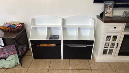 Toy storage box with movable drawers with chalk board