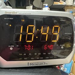 Emerson Clock Radio Alarm