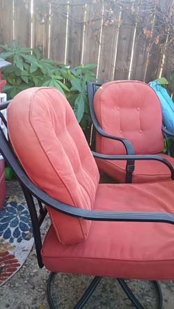 Patio Table with 4 swivel rockers