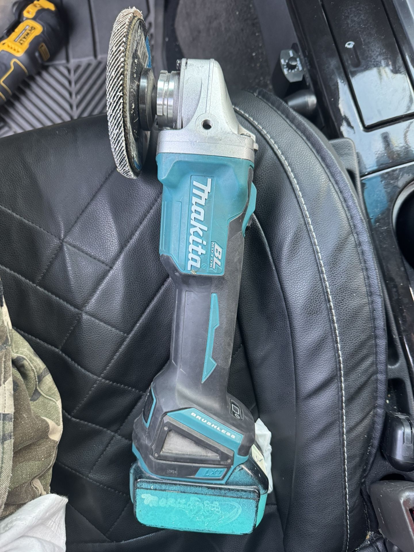 Makita XAG04 Grinder