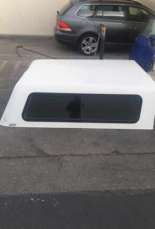 Camper shell. 6 1/2 foot