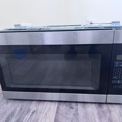 Amana Over the range microwave, 30inch , 1.6 cu. ft. Over the Range Microwave in Stainless Steel -