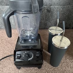 Vitamix With Smoothie Cups
