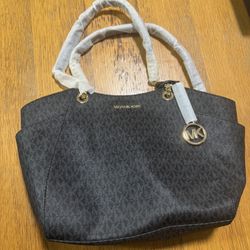 Michael Kors Jet Set Shoulder Bag