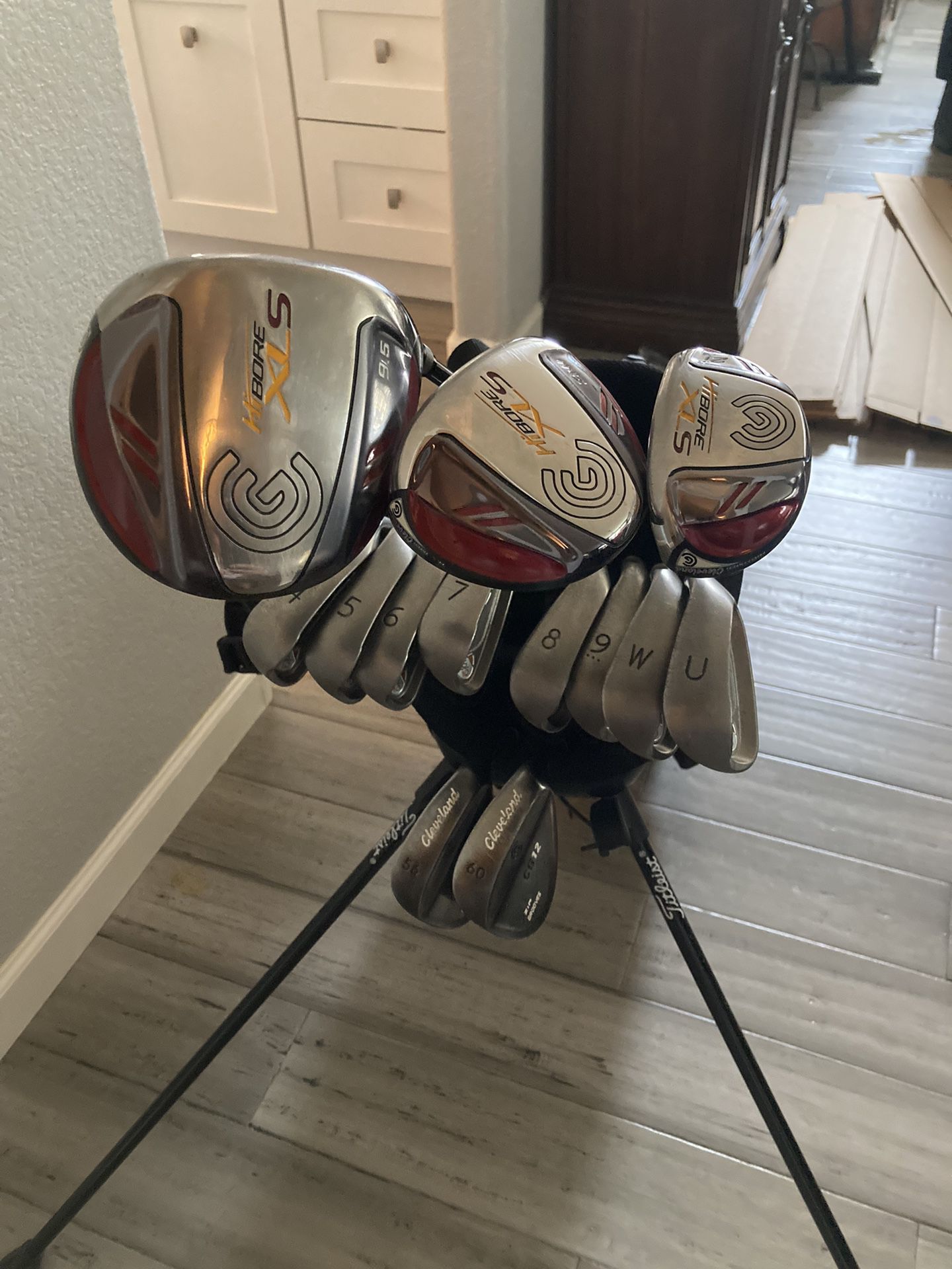 COMPLETE NAME BRAND GOLF CLUB SET IRONS WOODS DRIVER HYBRID WEDGES PUTTER  BAG CLEVELAND PING for Sale in Scottsdale, AZ - OfferUp