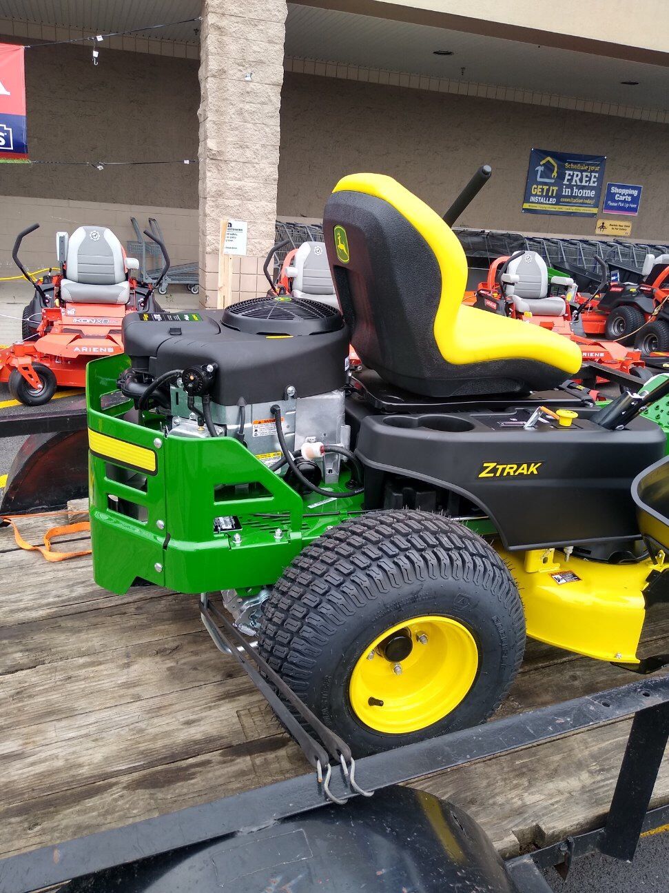 Riding zero turn mower