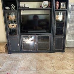 Wall Unit 