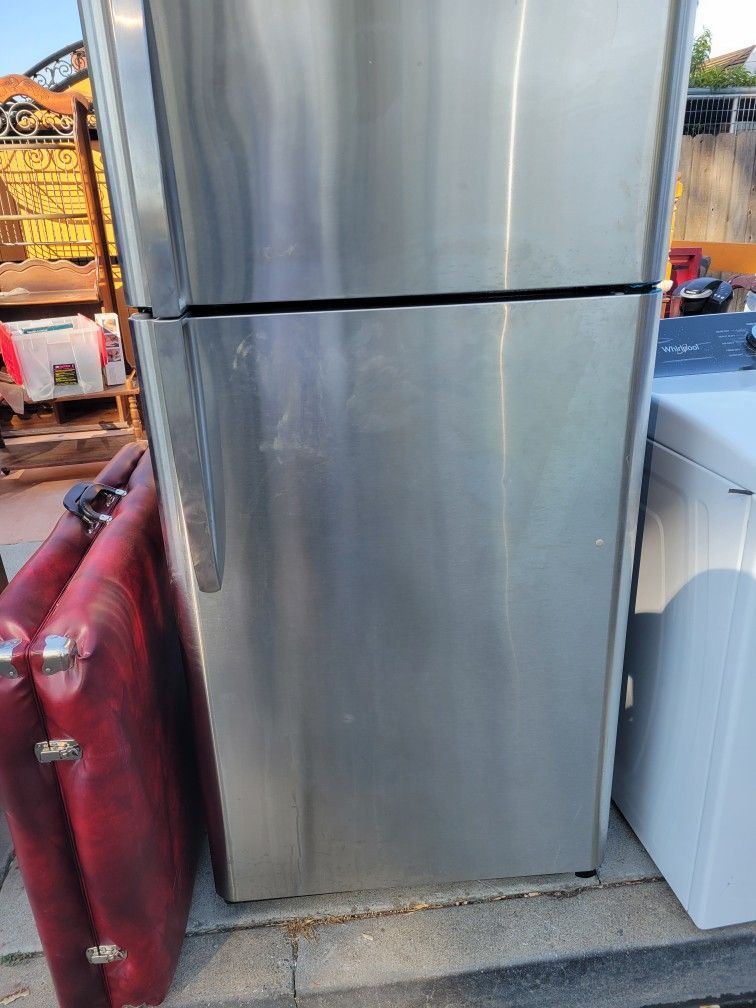 Frida iré Stainless Steel Refrigerator