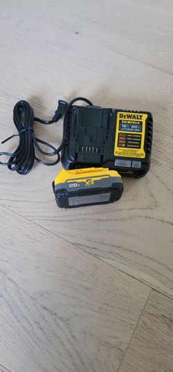 Dewalt powerstack battery 1.7A and charger 4Amp.