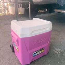 Igloo Laguna Roller Ice Chest