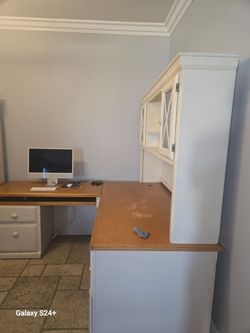 Computer corner desk( computer is NOT included)