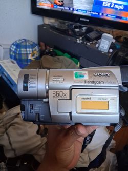 Sony handycam ccd-trv67 hi 8 camera. Missing charger