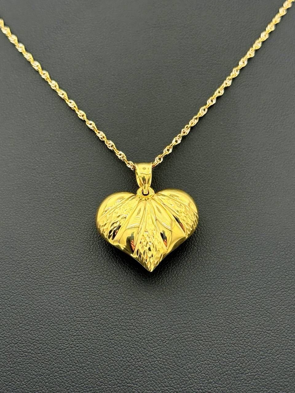 14k solid yellow gold Heart pendant charm 2.5 grams