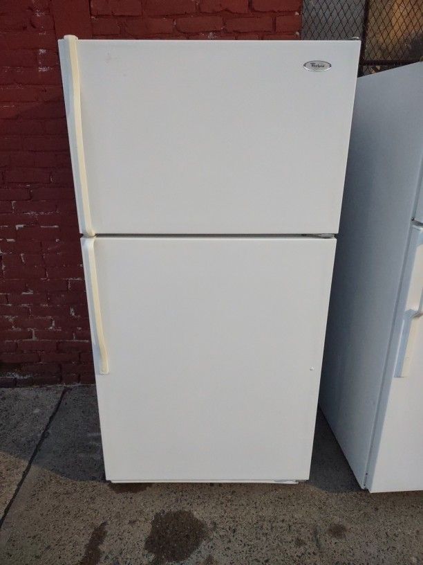 33 Inch Whirlpool Refrigerator Working Great Condition