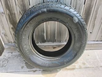 One like new 235/70/16 235/70/R16 tire
