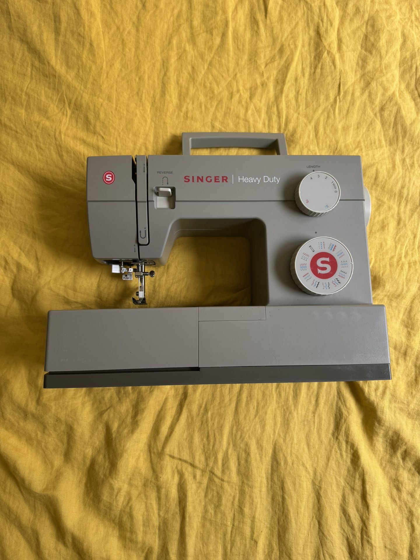 Singer Heavy Duty 4452 Sewing machine