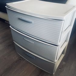 Plastic. 3. Drawers Storage.  