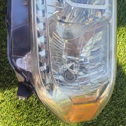 2015 Toyota Tundra Headlights 