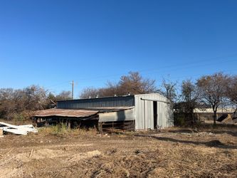 Shop/barn/building