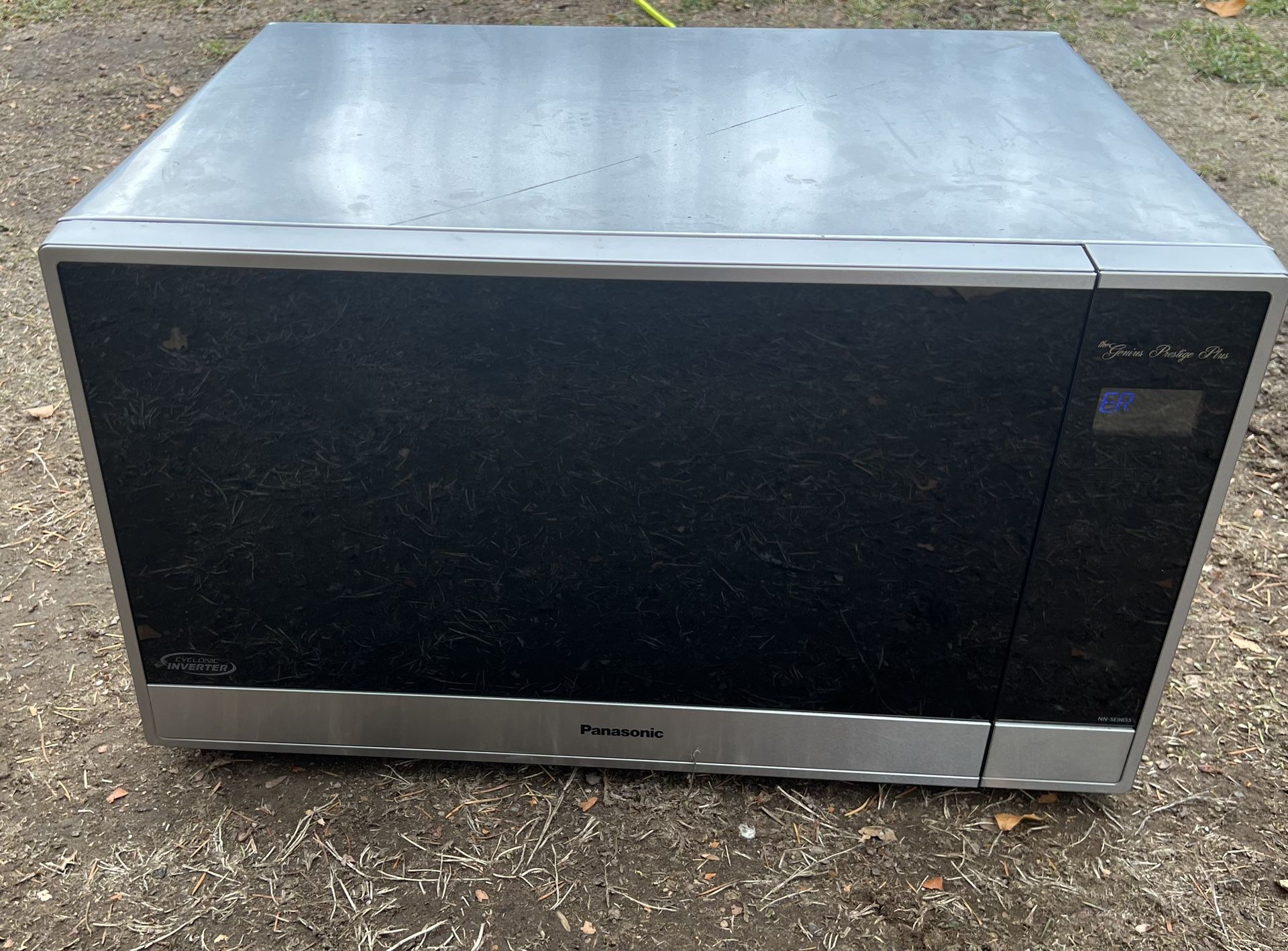 Panasonic Genius Prestige Plus Countertop Microwave