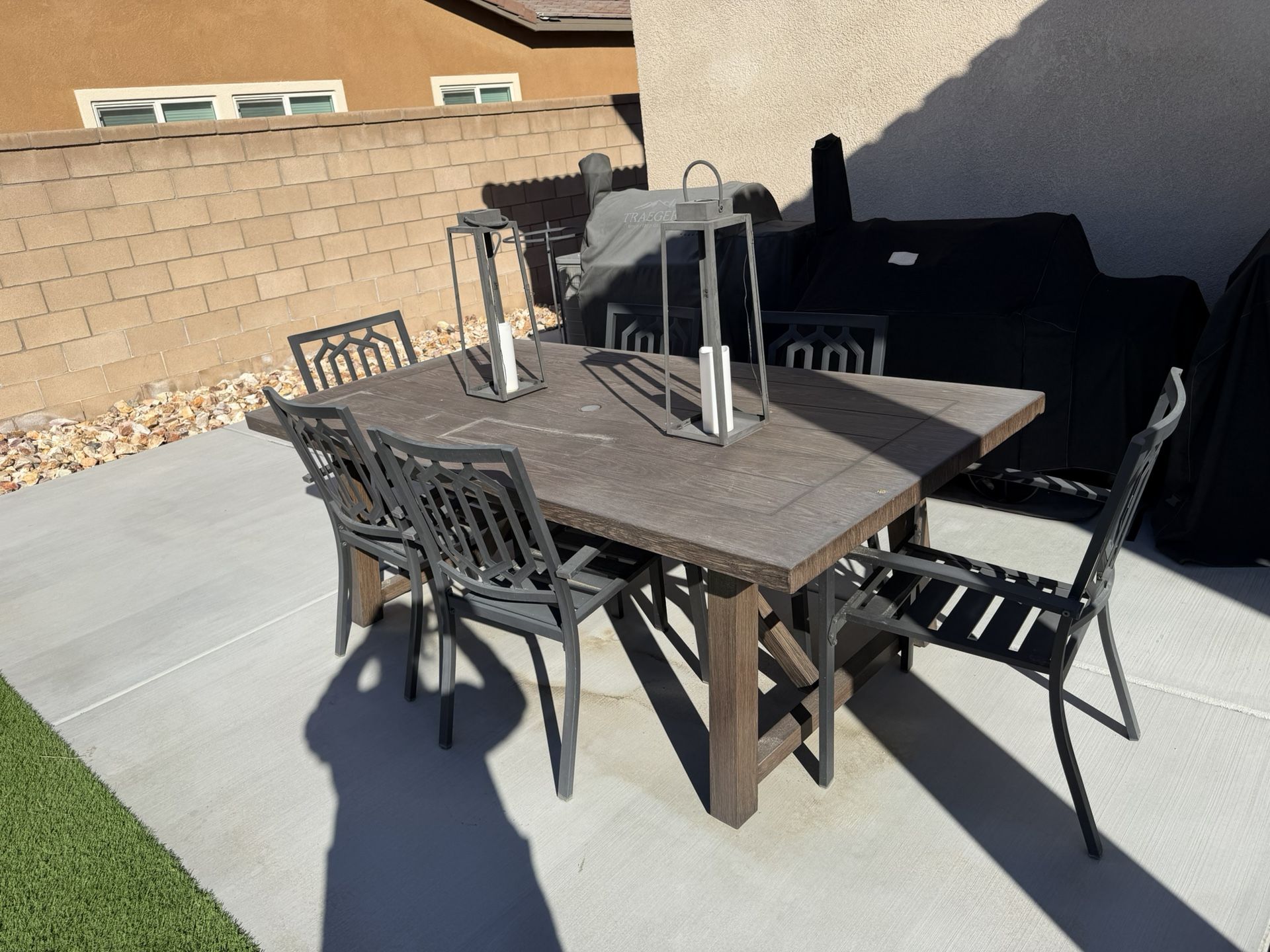 Outdoor Table + 6 Chairs