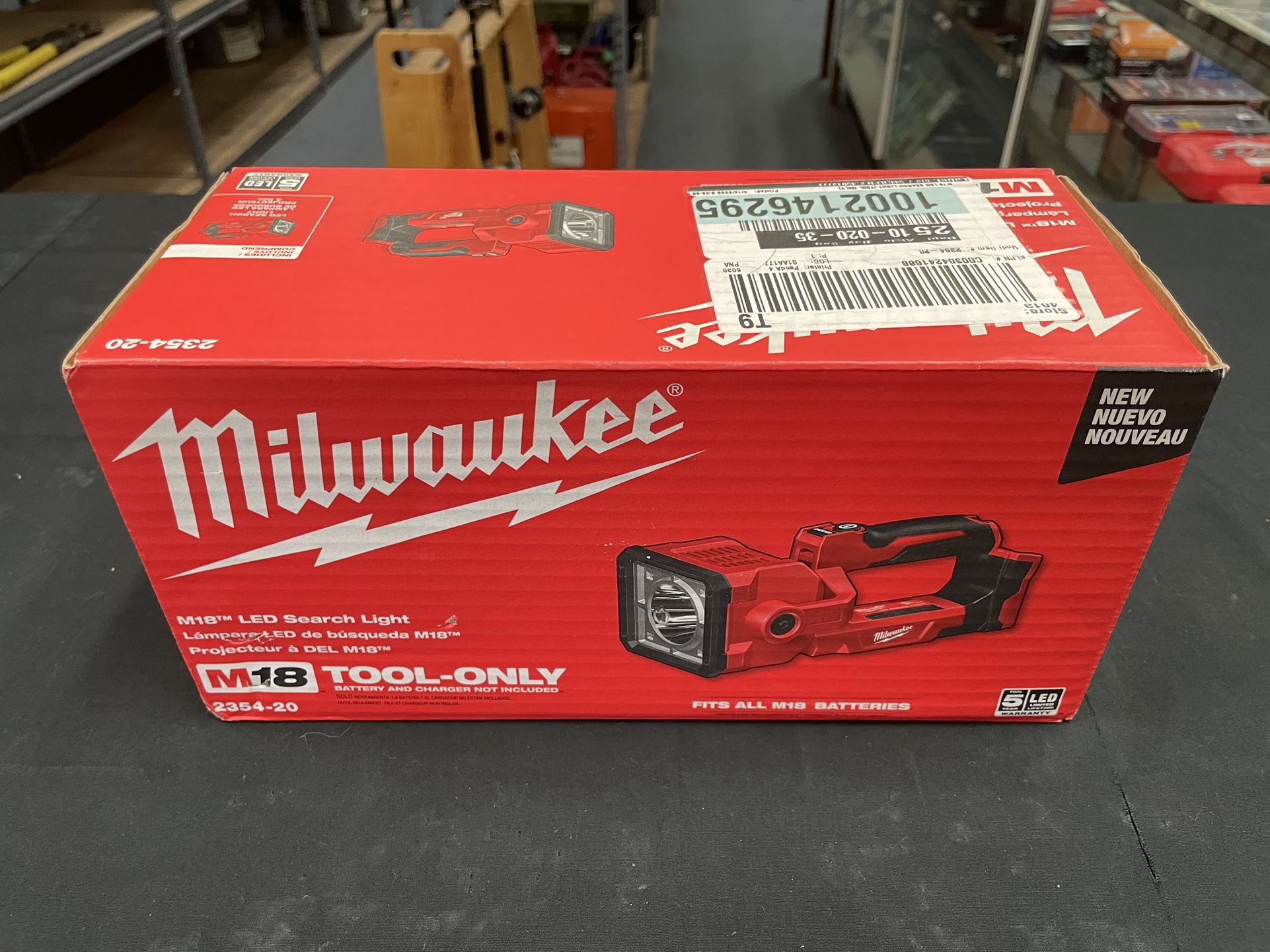 ❗️NEW❗️Milwaukee 18V LED Search Light (Tool Only)
