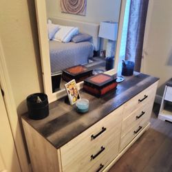 Bedroom Set Moving Sale ! 