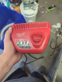 Milwaukee M12 Charger 
