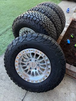 Lock Toyota Tacoma 2024-2026 wheels and tire