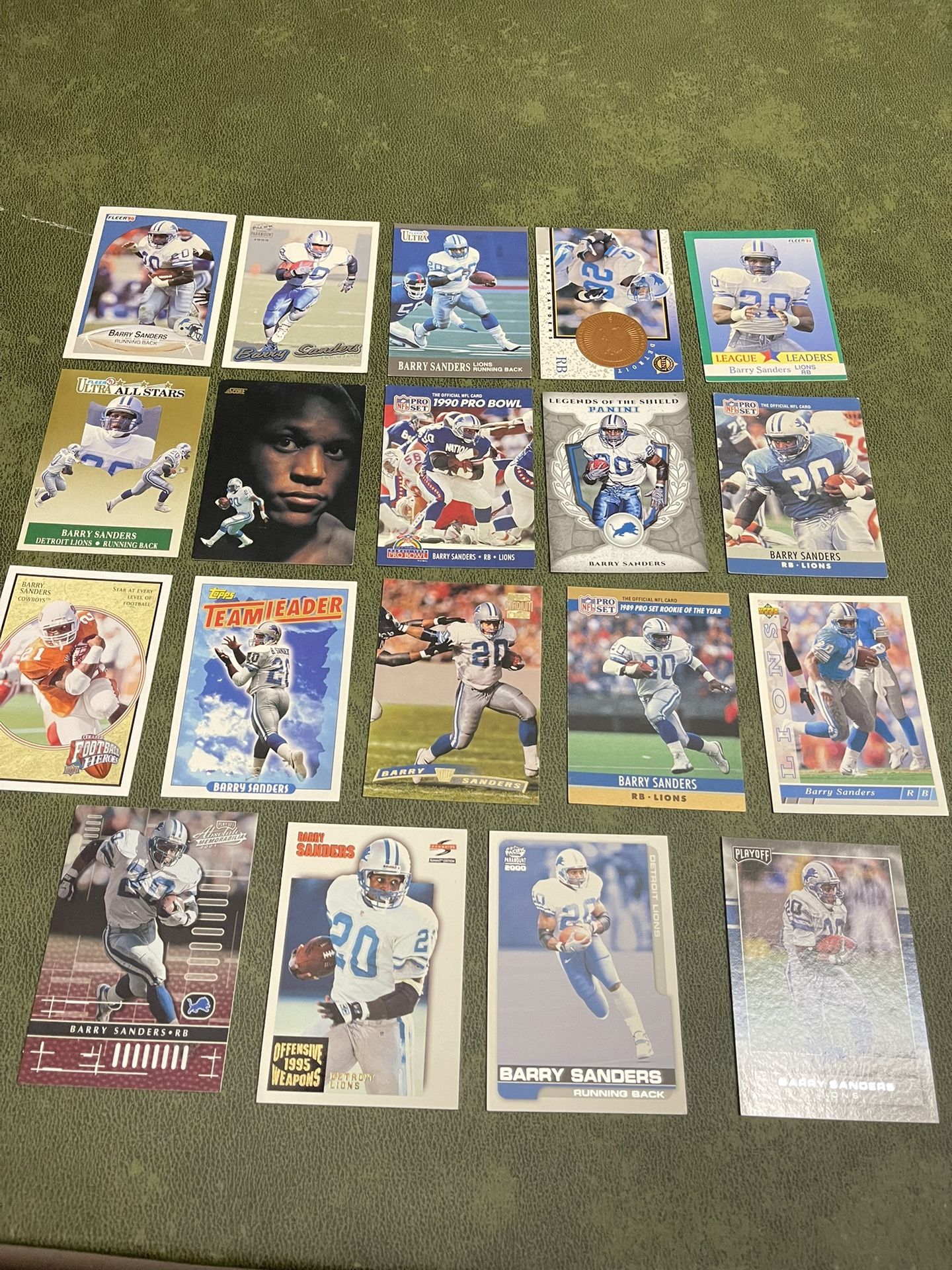 Lot Of 19 Barry Sanders Football Cards
