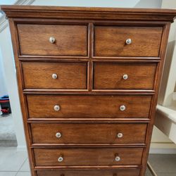 Solid Wood Dresser & Matching Nightstand

Set