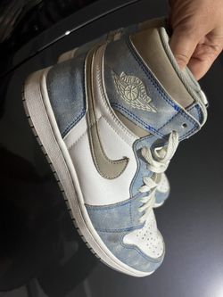 Nike Air Jordan 1 Retro High OG Hyper Royal. Size 10