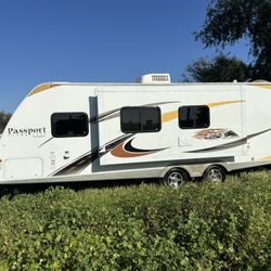 2011 passport, ultralight buy Keystone 26ft with slide out double door entry