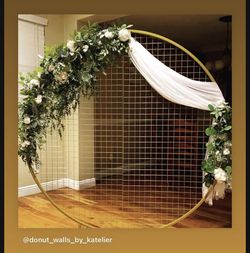 Round Golden Frame And Accessories