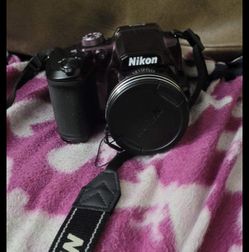 NIKON COOL PIX CAMERA
