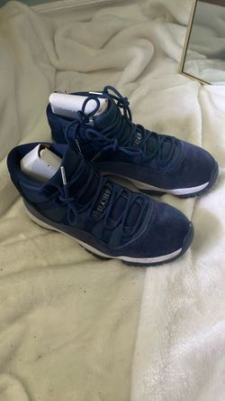 Gently used women’s 8.5 Jordan 11 Retro Midnight Navy