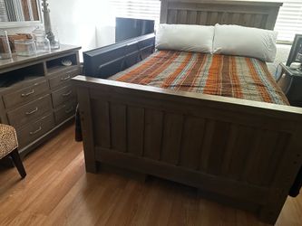 Bedroom set - full size and dresser