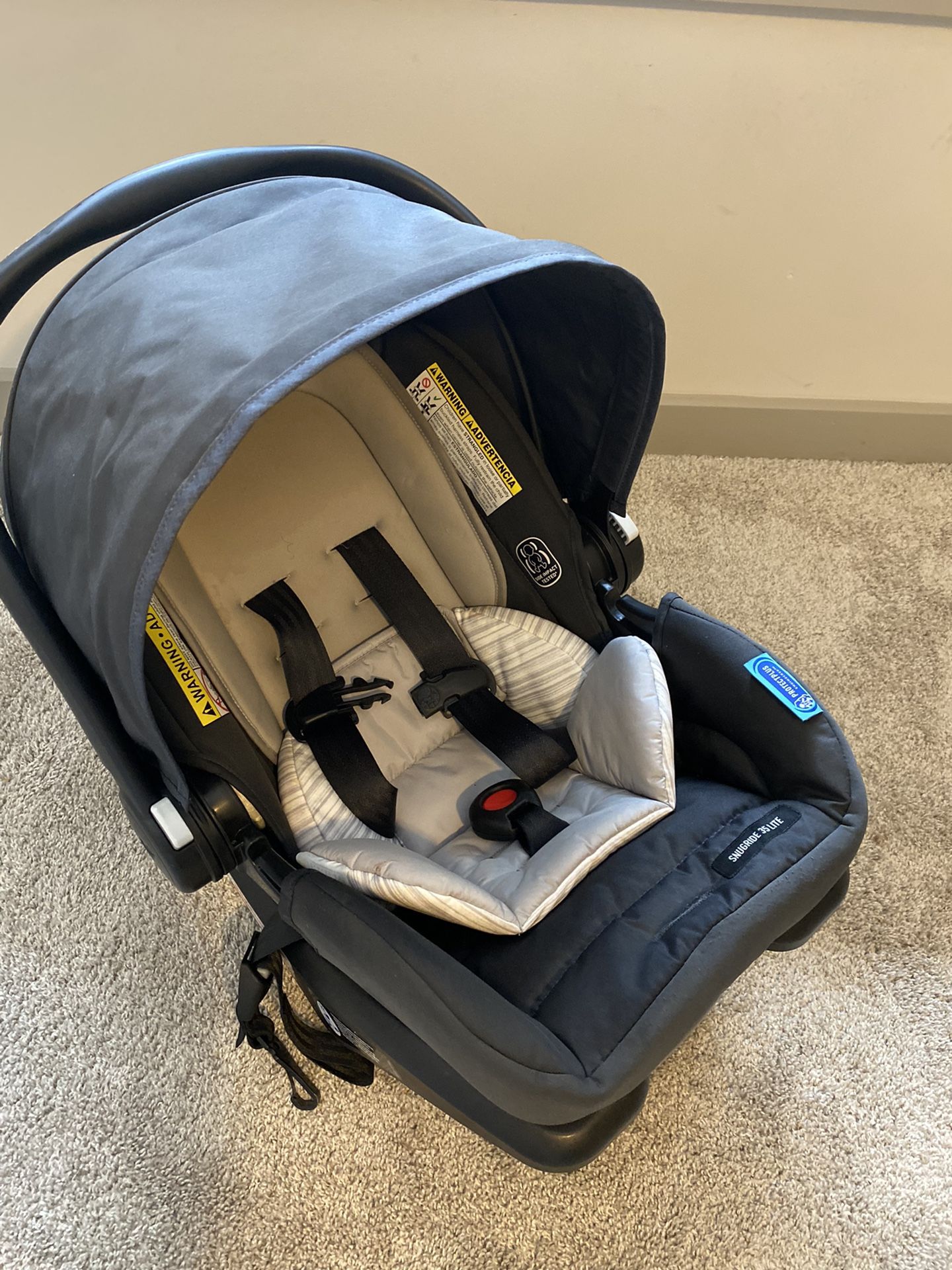Baby Car Seat. Graco Snugride 35 Lite