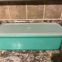 Vintage Tupperware Teal Colored Bread Container 