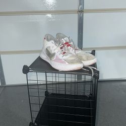 Kyrie Basketball Shoes