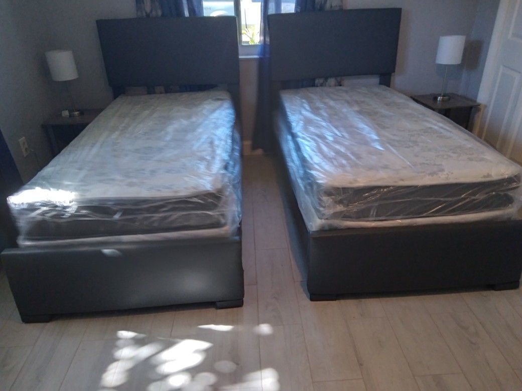 $550 For 2 Twin Beds With 2mattress And 2boxspring Brand New Free Delivery 🤴Available In Black Or White or gray