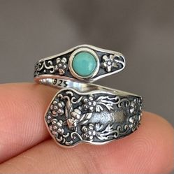 Spoon style ring with a blue stone  925 Sterling Silver Ring 💍  Size 8 