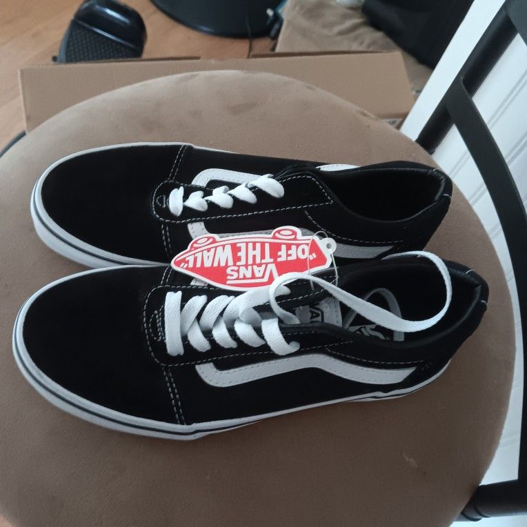 New Vans Size 4Y