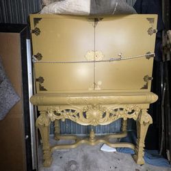 Early 1900 wooden cabinet / bar