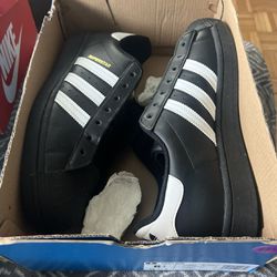 Adidas Super Star Shell Top  Size 8.5
