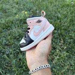 Jordan 1 Mid TD “Arctic Orange Black Toe” Size 4C
