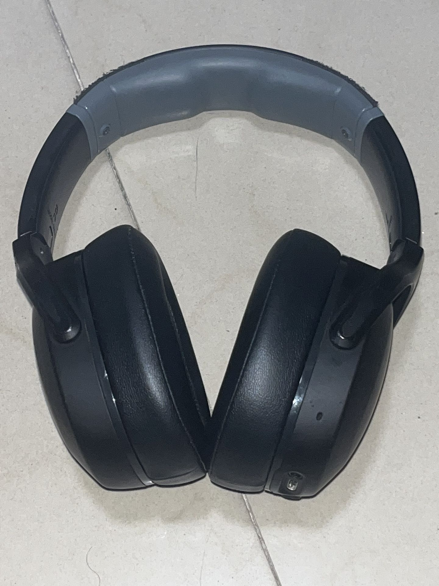 SKULLCANDY headphones