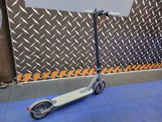 AOVOPRO ES80 350W Folding Electric Scooter – New Tires – $150 OBO