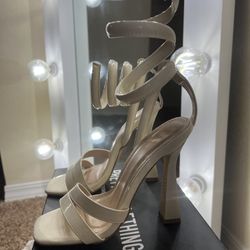 PLT HEELS SIZE 5