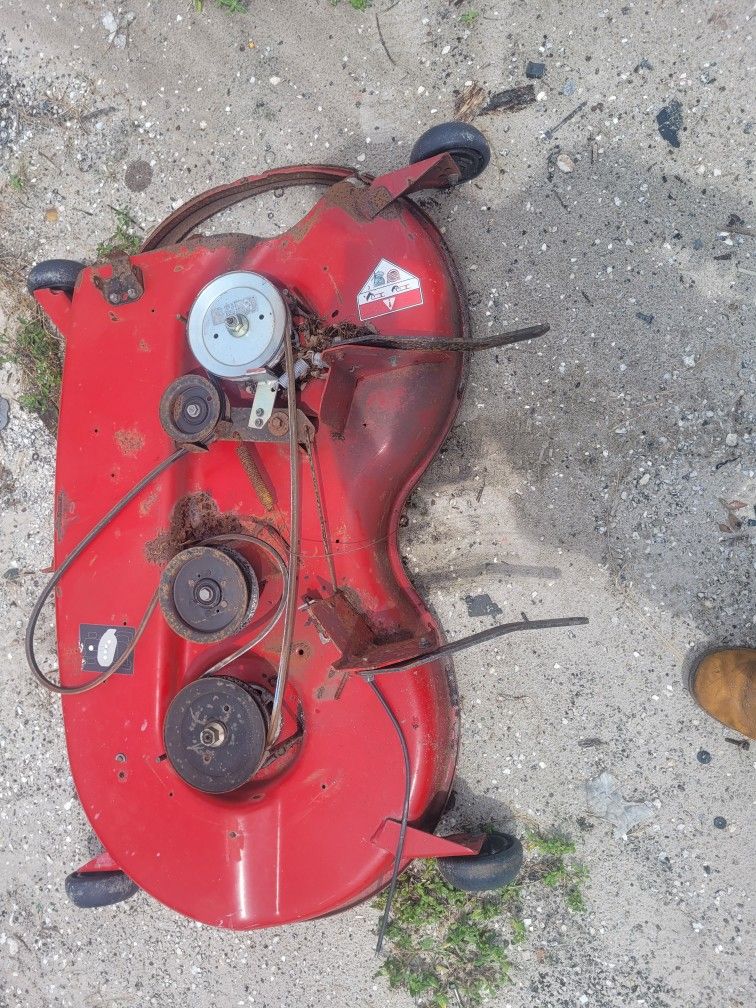 ((READ AD))((NEEDS welding))((46" Craftsman/husqvarna DECK)) riding Mower